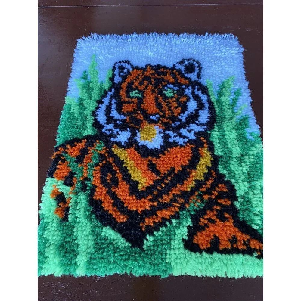 Vintage 70s MCM Handmade Tiger Latch Hook Yarn Wall Rug Tapestry Tiger 21” X 15”